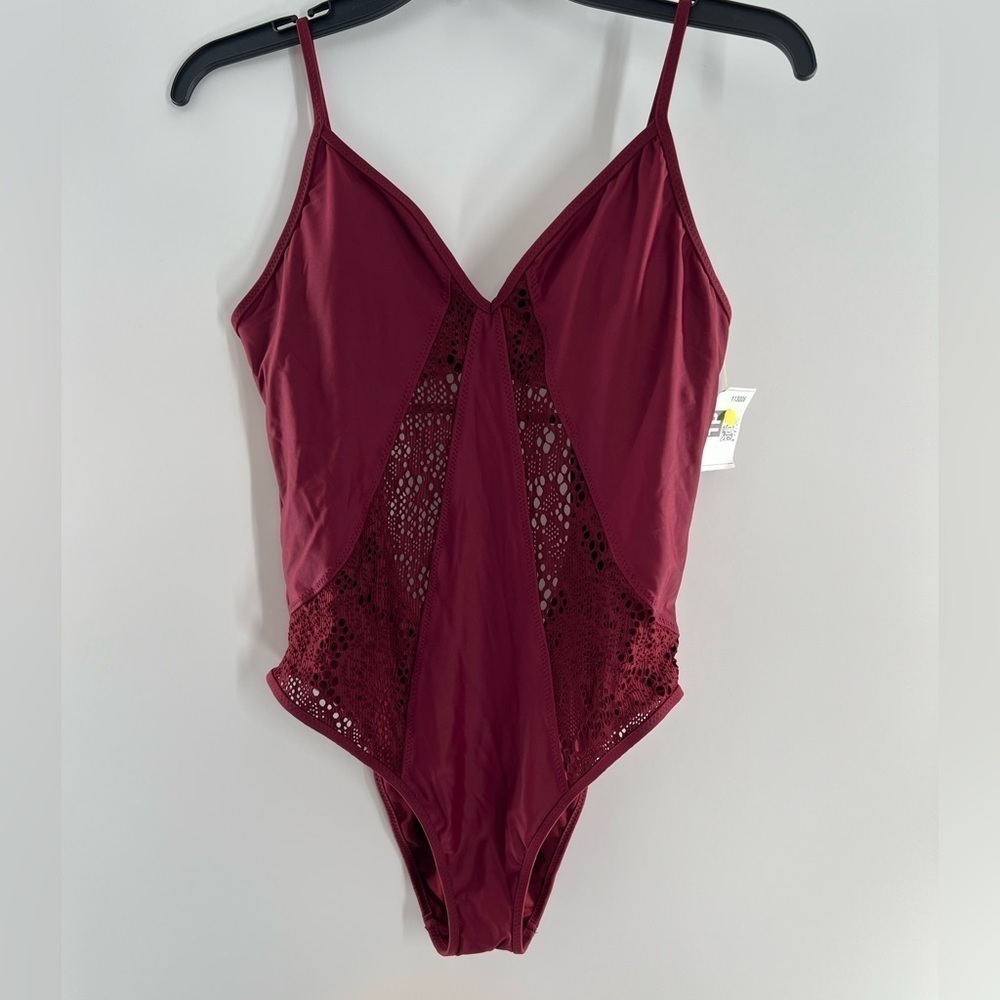 SHADE & SHORE LACE FRONT ONE PIECE STRAPPY BACK BURGUNDY MEDIUM NEW